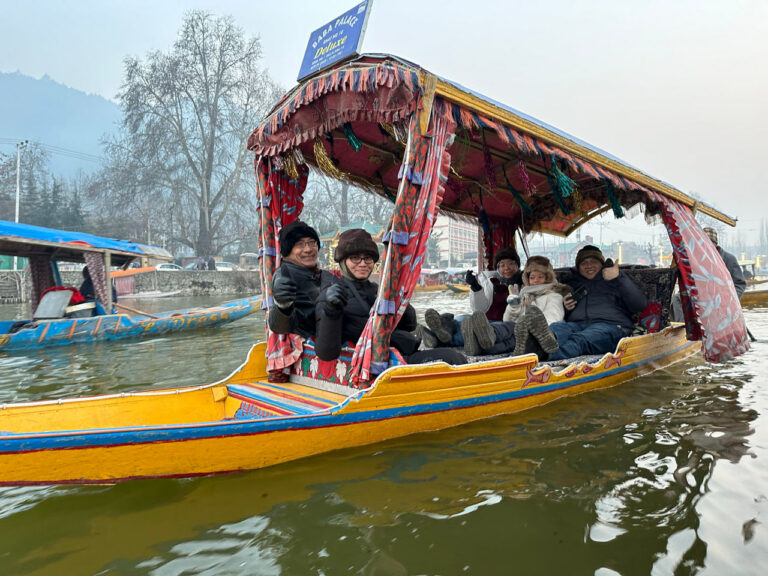 shikara ride dal lake kashmir