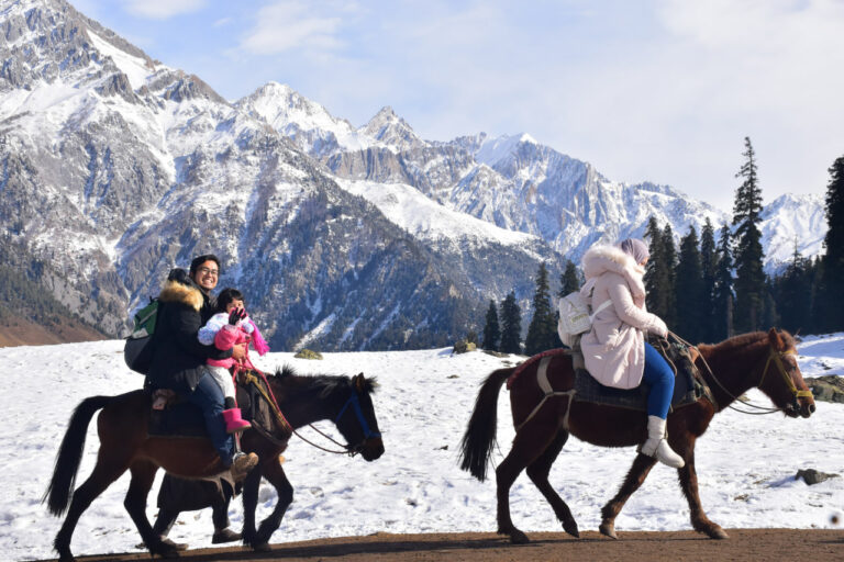 Aktiviti Popular di Kashmir : Dari Main Salji Hingga Naik Gondola Gulmarg